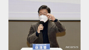 이재명, ‘李 방침 따른 것’ 김만배 주장에 “오늘 재판 있었냐” 반문