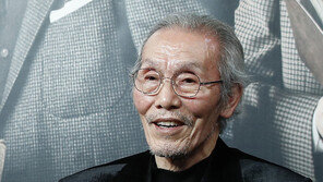 文 “깐부 할아버지, 존경과 감사…나라·문화 뛰어넘어 큰 감동”