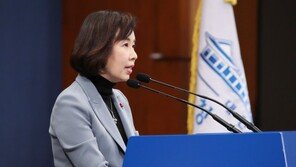 野, 대통령 순방일정 사전 공개 논란…靑 “외교 결례 넘어 신뢰 훼손”