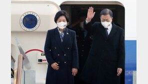 靑, 文 중동 순방 공개한 野에 강한 유감…“외교적 결례 넘었다”