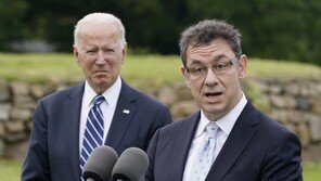 화이자 “오미크론 백신 3월 출시”…모더나는 “가을”