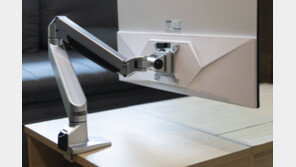 [리뷰] 책상에 주는 공간의 여유, 카멜마운트 고든 프로 UMA-2 모니터 암