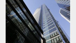 샌프란 58층 건물 매년 7㎝씩 기울어…“미국판 피사의 사탑”