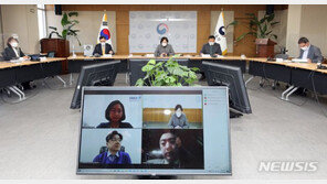 유은혜 “18세 이하 감염 여전…오미크론 면밀 검토”