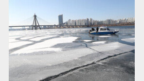 강추위에 한강도 얼었다![청계천 옆 사진관]