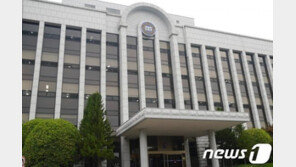 초등생 방화셔터 목 끼여 ‘의식불명’…학교 관리자들 ‘유죄’