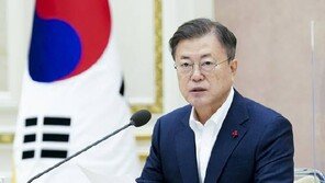 文대통령 “안보실장 남아라”…北 3번째 도발에 ‘면밀주시’ 지시