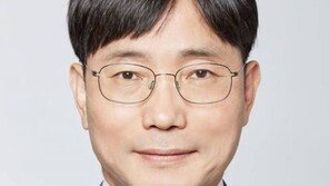 靑 마지막 민정수석도 非검찰…김영식, 9개월만에 복귀