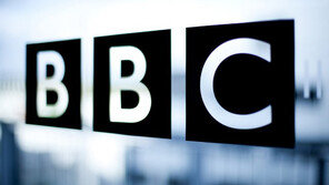 英정부 “공영방송의 시대는 끝났다”… BBC 수신료 2년 동결후 2028년 폐지