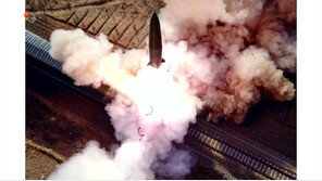 北 평양서 단거리 탄도미사일 2발 발사…380㎞ 비행·고도 42㎞