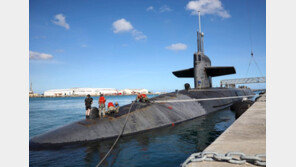 美 핵잠수함 6년 만에 괌에 입항…사진 공개로 北-中에 경고 메시지