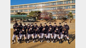 ‘기부천사’ 추신수, 유소년 468명에 보온점퍼 선물