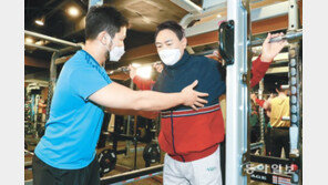 尹 “사회복지사 처우개선-소상공인 반값 임차료” 중도확장 행보 