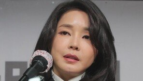 [사설]김건희 허위 이력 확인… 尹 부인·장모 의혹 묻고갈 순 없다