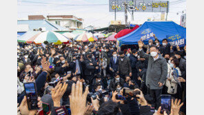 광주 찾은 이재명 “5·18 정신 헌법에 새기고, 군공항 이전 공약”