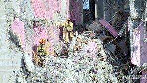 HDC 아파트 붕괴 실종자 수색·구조, 설 연휴에도 총력전