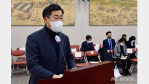 與 “새해엔 방역·경제 문제 해소해 온기 골고루 퍼질 것”