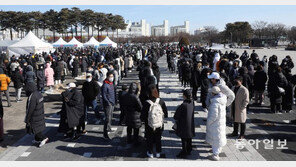 검사 건수 절반인데, 확진 2만명대…스텔스 오미크론도 비상
