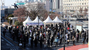 “오미크론, 여름까지 갈 것…치명률 더 높은 변이 올 수도”