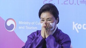 野 “김정숙 여사 피라미드 관람은 버킷리스트”…탁현민 “무식한 野, 애쓴다”