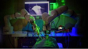 10번 중 8번은 알아서 꿰맸다… ‘로봇 외과의사’ 더 정교해졌네