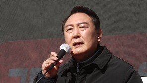 尹 “文 정부 부동산 정책 악의적…민주당 뽑게 하려고”