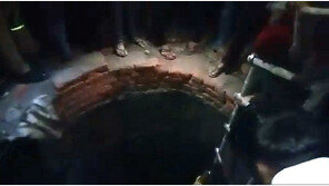 印 결혼식 하객 13명 우물에 빠져 사망…덮개 올라섰다가