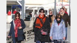 유럽도 ‘위드 코로나“ 시동…마스크 의무화 해제에 클럽 문연다