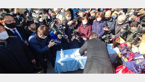 박정희 생가 찾은 윤석열 “경제·사회 혁명 다시 꼼꼼하게 배우겠다”