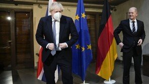 EU “러 제재시 금융시장 봉쇄, 첨단기술상품 제한”