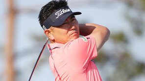 양용은, PGA 챔피언스투어 데뷔전 2R 공동 7위…선두와 5타 차