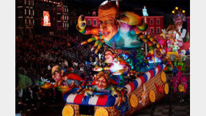 佛카니발에 등장한 ‘꽃게 대통령’과 대선 후보들