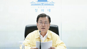 文대통령 수보회의 주재…‘확진 10만명대’ 방역 총력 당부할 듯