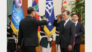 尹 캠프 가더니 文정부 비판한 장군들…靑 “정치 군인이나 할 일”