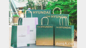 ‘화려함’ 대신 ‘친환경’ 입는다…현대百, 100% 재생용지 쇼핑백 도입