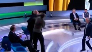생방송서 의원-기자 난투극…우크라 내분도 일촉즉발