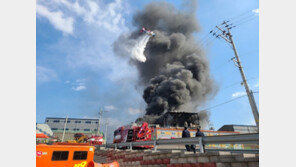 칠곡 비닐원단 제조공장 불…3시간10분 만에 진화