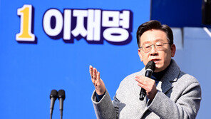 아픈손가락 고백한 이재명 “과도하게 文 비판, 마음의 빚”