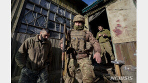 우크라 “친러 반군 72건 휴전 위반…군인 1명 사망”