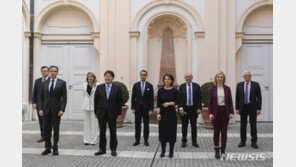 G7, 긴급 외교장관 회의…러에 대한 “강력하고 단계적 제재 합의”
