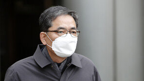 ‘50억 클럽 첫 기소’ 곽상도 전 의원, 대장동 재판부에 배당