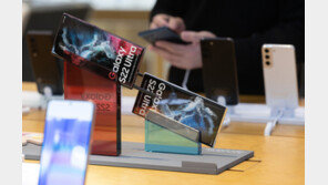 삼성, ‘갤럭시S22’ 사전 개통 첫날 30만대 돌파…역대 최고치