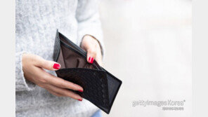 “꼬마가 주더라” 손님 돈 슬쩍…빈지갑 돌려준 카페 사장