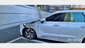 대구서 이삿짐 사다리차가 옆으로 ‘쿵’…차량 3대 파손