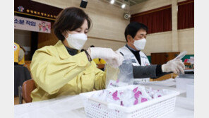 유은혜 “내달 대규모 확진 발생할 것…차분히 대응”