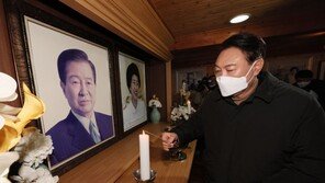 DJ생가 찾은 尹 “김대중 DNA 담긴 민주당, 李가 망가뜨려”