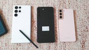 “터치 오작동 거의 없고 메탈소재 손에 착 감겨” 