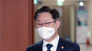 野 “선거중립 위반 박범계 사퇴”…與 “홍보물 공유 오픈채팅방”