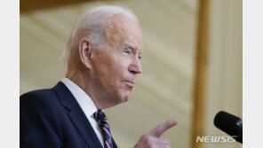 바이든 “러, 우크라 공격 정당치 못해…세계가 책임 물을 것”