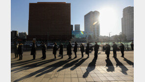 서울 3만7172명 확진, 역대 두 번째…어제보다 4295명↓